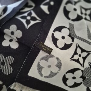 Louis Vuitton Black and White Monogram Scarf